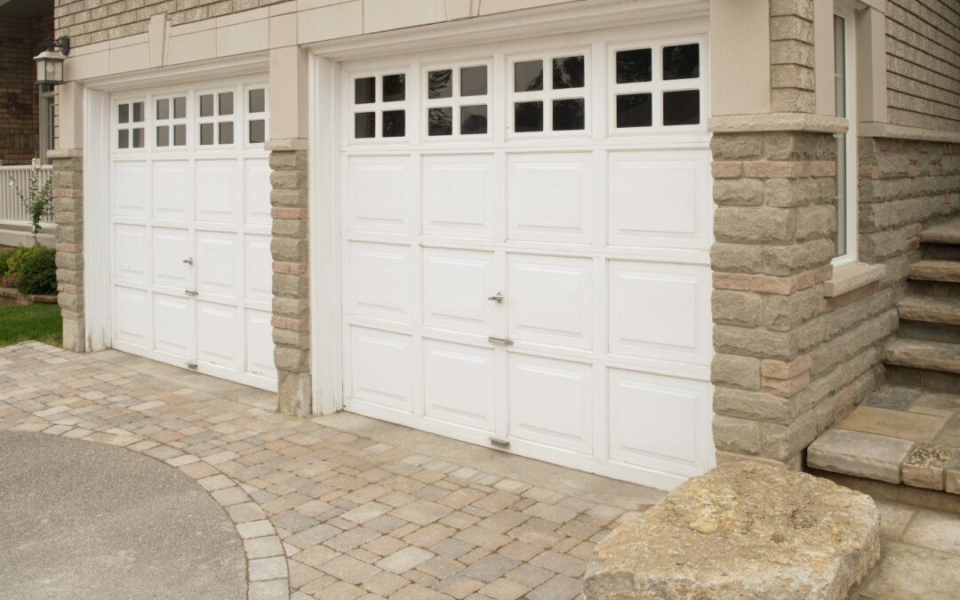 Helpful Tips on Decorative Hardware for Garage Doors